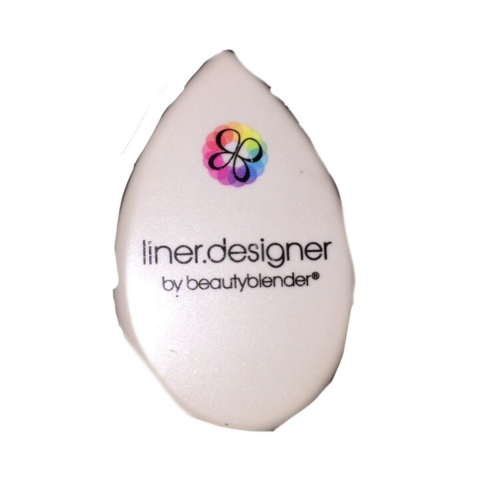 liquid eyeliner wing helper